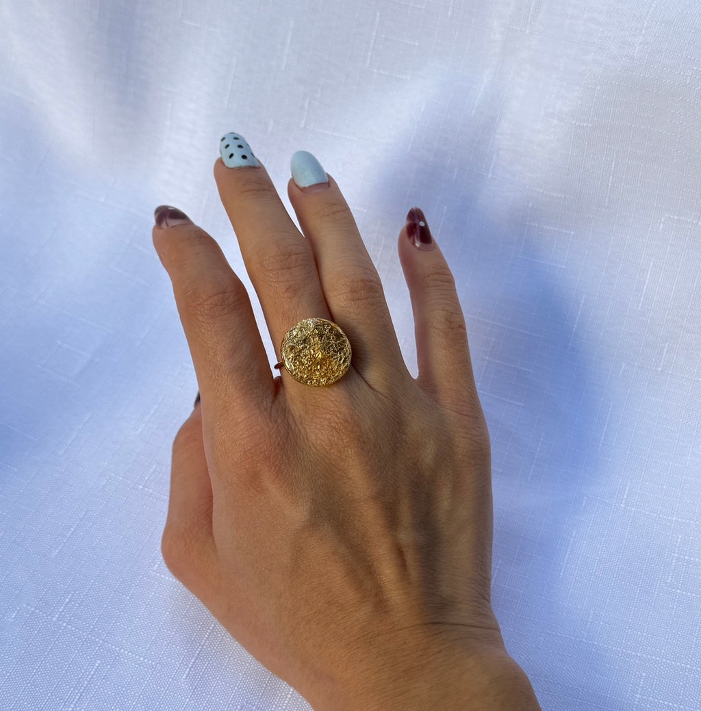 Elegant Round Ring